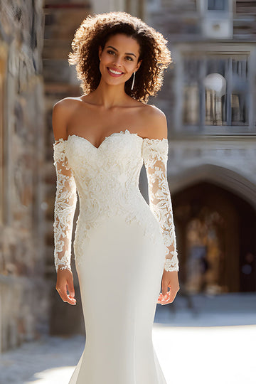 Robe de mariée sirène blanche à épaules dénudées en dentelle appliquée à balayage